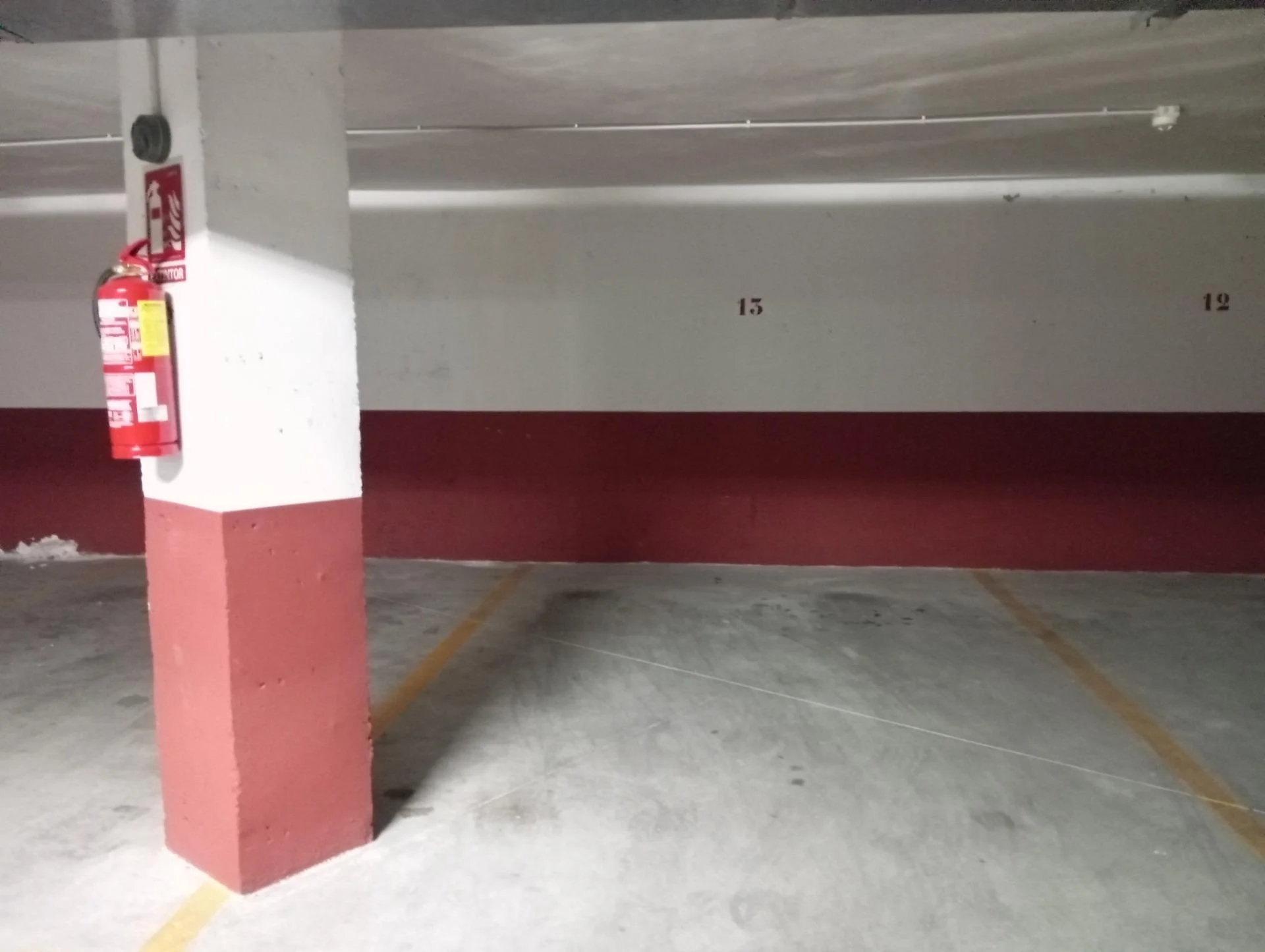 Central garage with storage, 18 m²