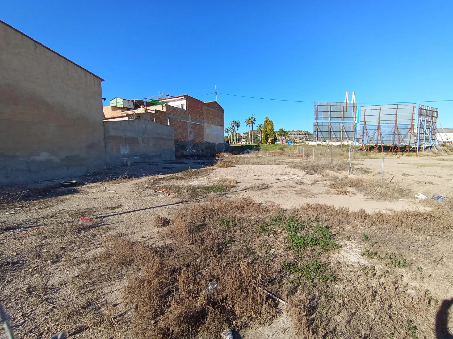 Solar urbano cerca de la autovía en Puerto Lumbreras