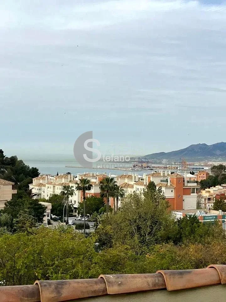 Ático dúplex de lujo, 4 dormitorios y vistas al mar