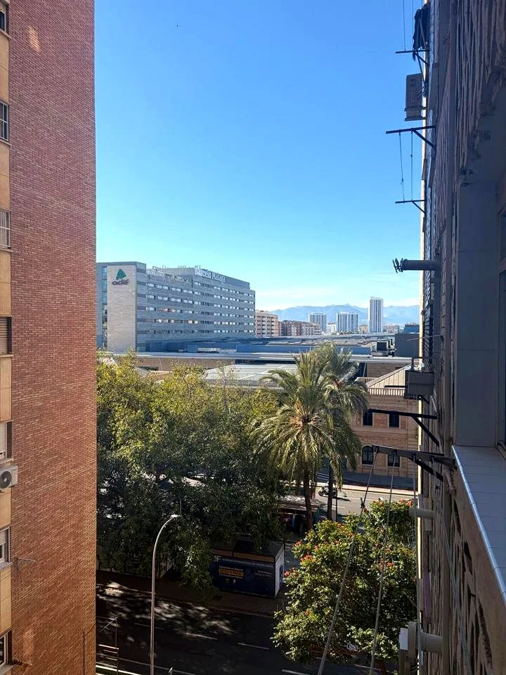 Piso reformado en el centro con tres dormitorios