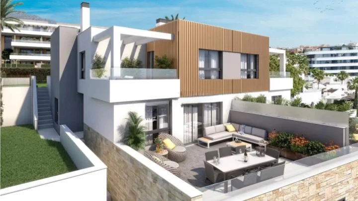 Adosado de obra nueva con jardín privado
