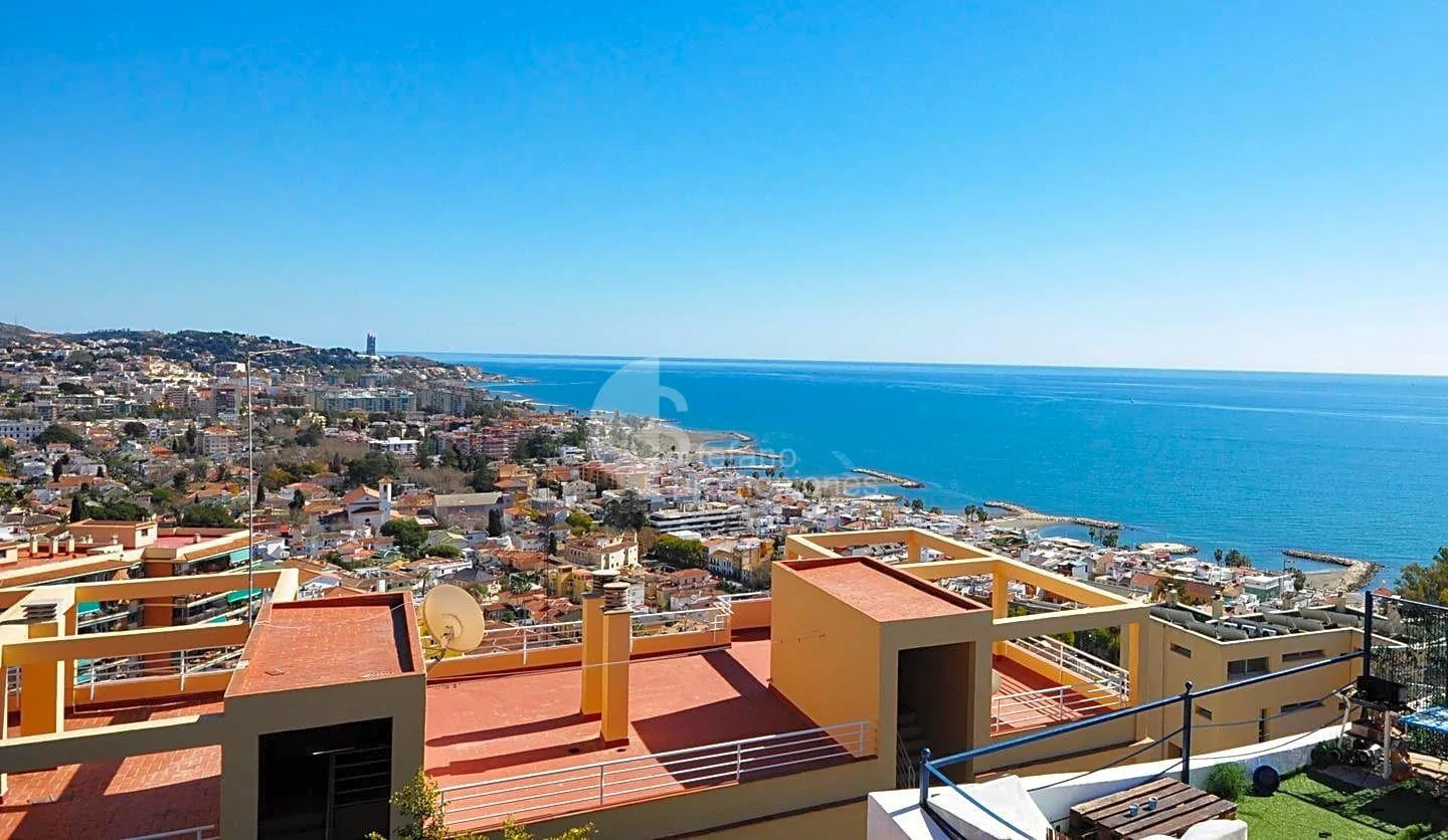 Adosado amplio en Málaga Este, cinco dormitorios