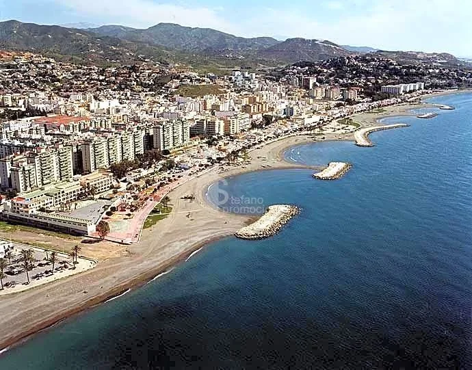 Málaga beachside corner redevelopment plot