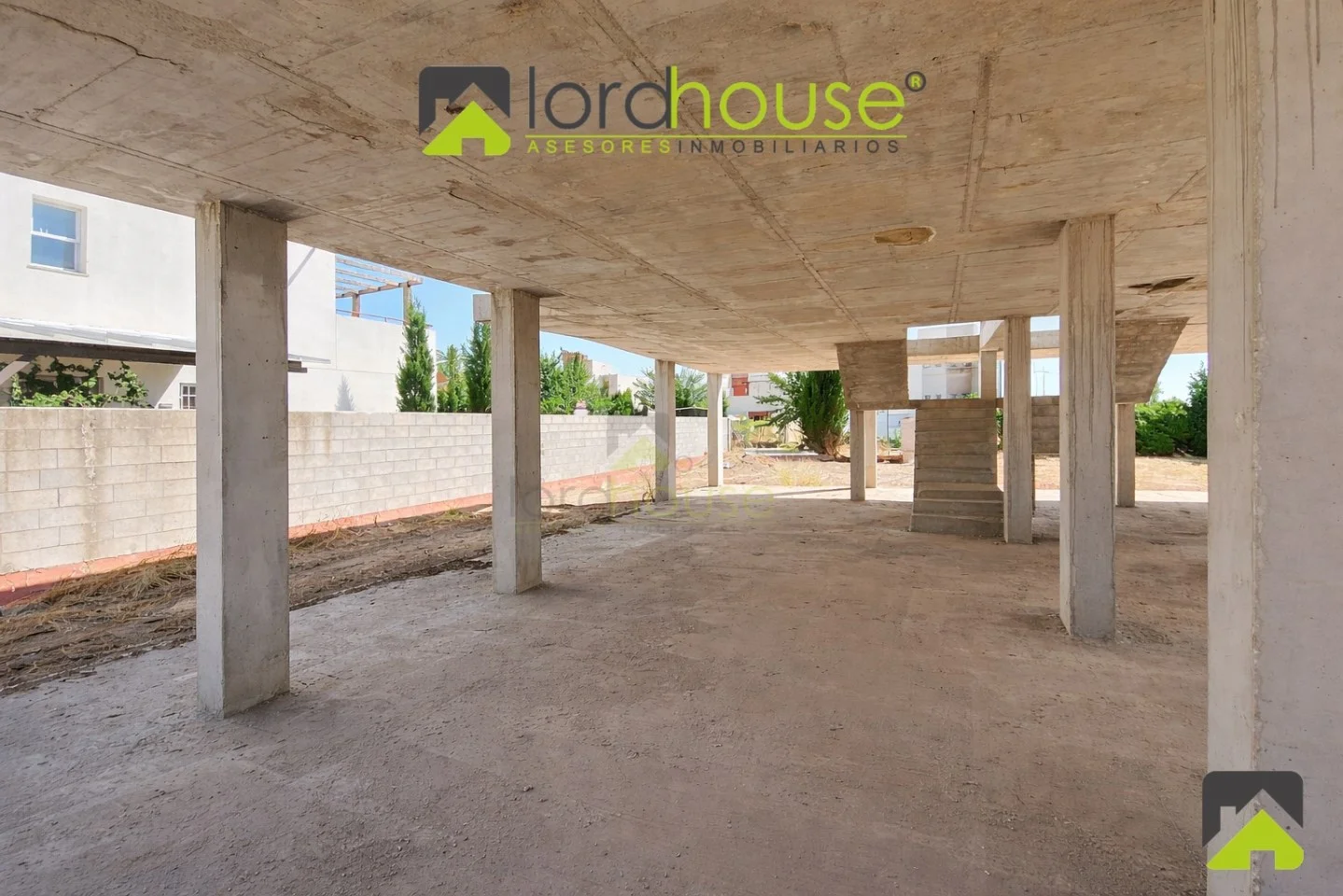 Parcela urbana con estructura de 142 m²