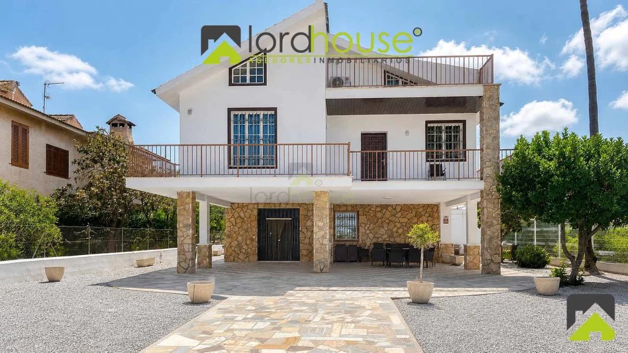 Large villa in Purias, 7 bedrooms