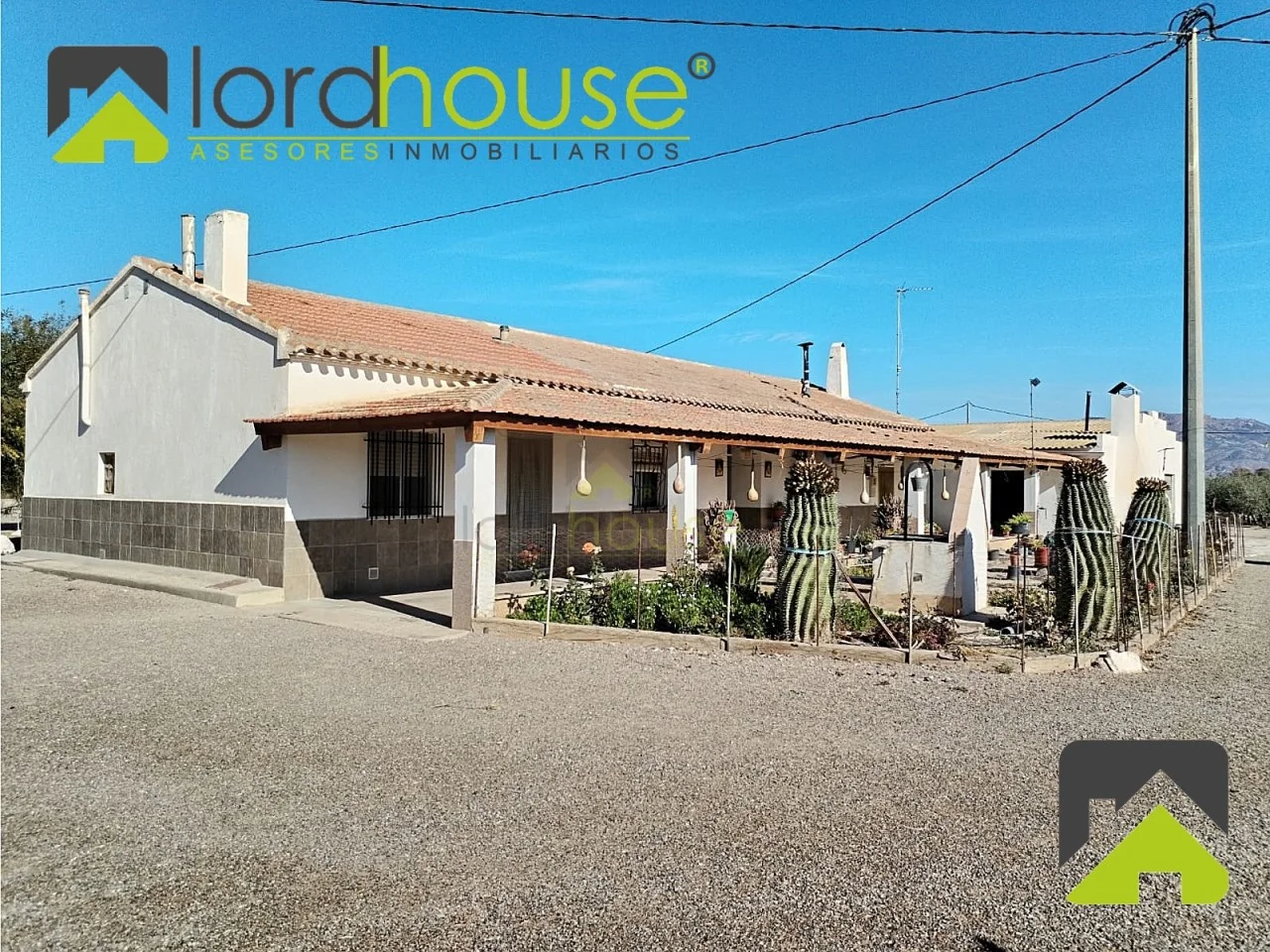 Casa rural con parcela de 16.300 m²