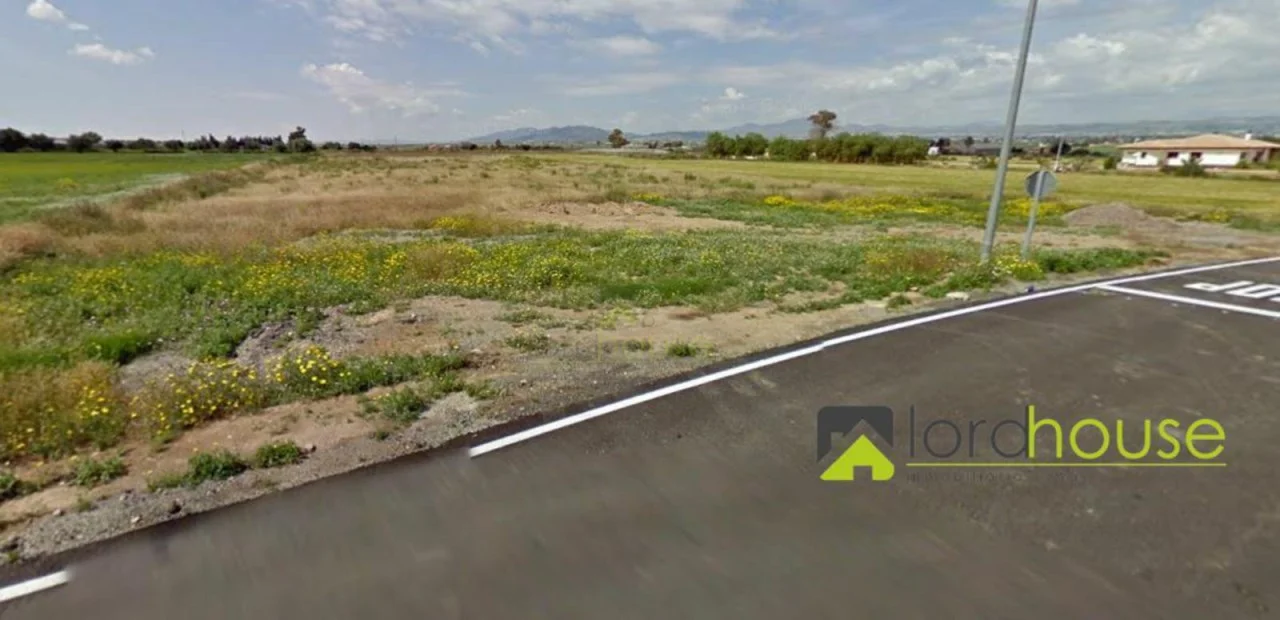 Large development plot near school