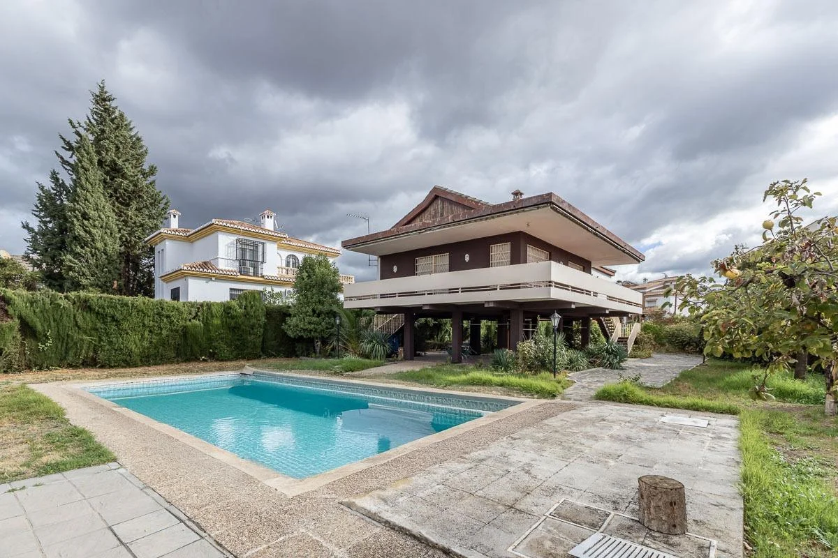Cájar renovation house, 1,233 m² plot