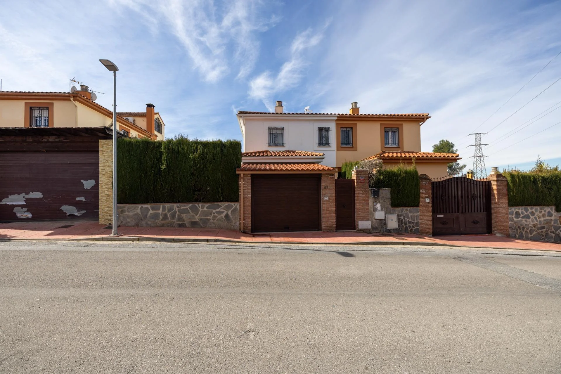 Three-floor townhouse with private pool