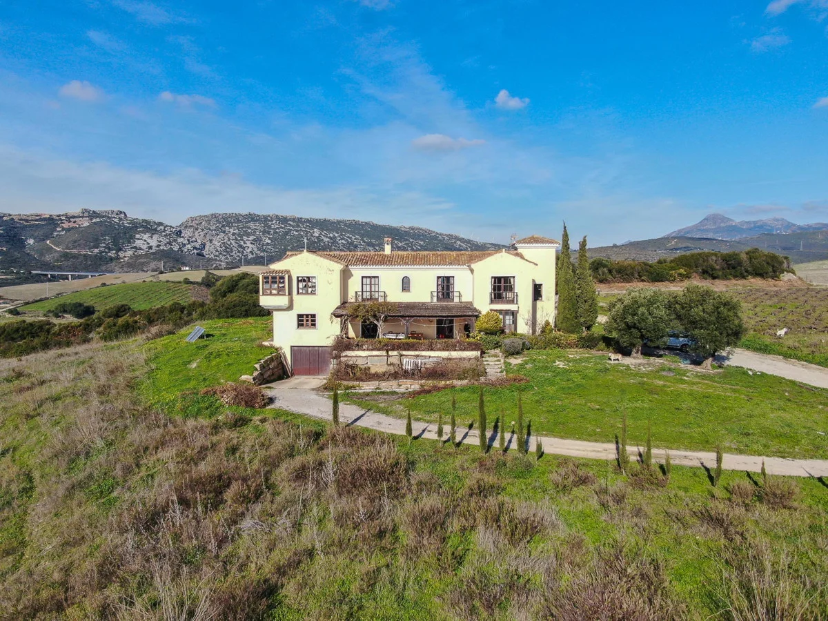 Cortijo en Casares con 35.000 m² de terreno
