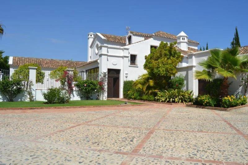 Cortijo villa near beach, six bedrooms