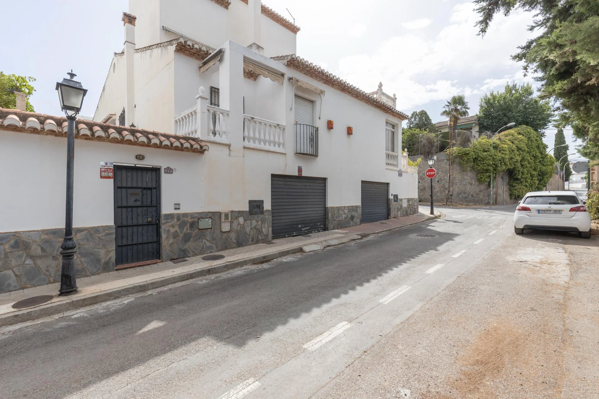 Amplia vivienda de cinco dormitorios con piscina
