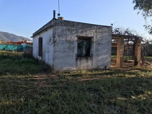 Parcela rural con casita para reformar