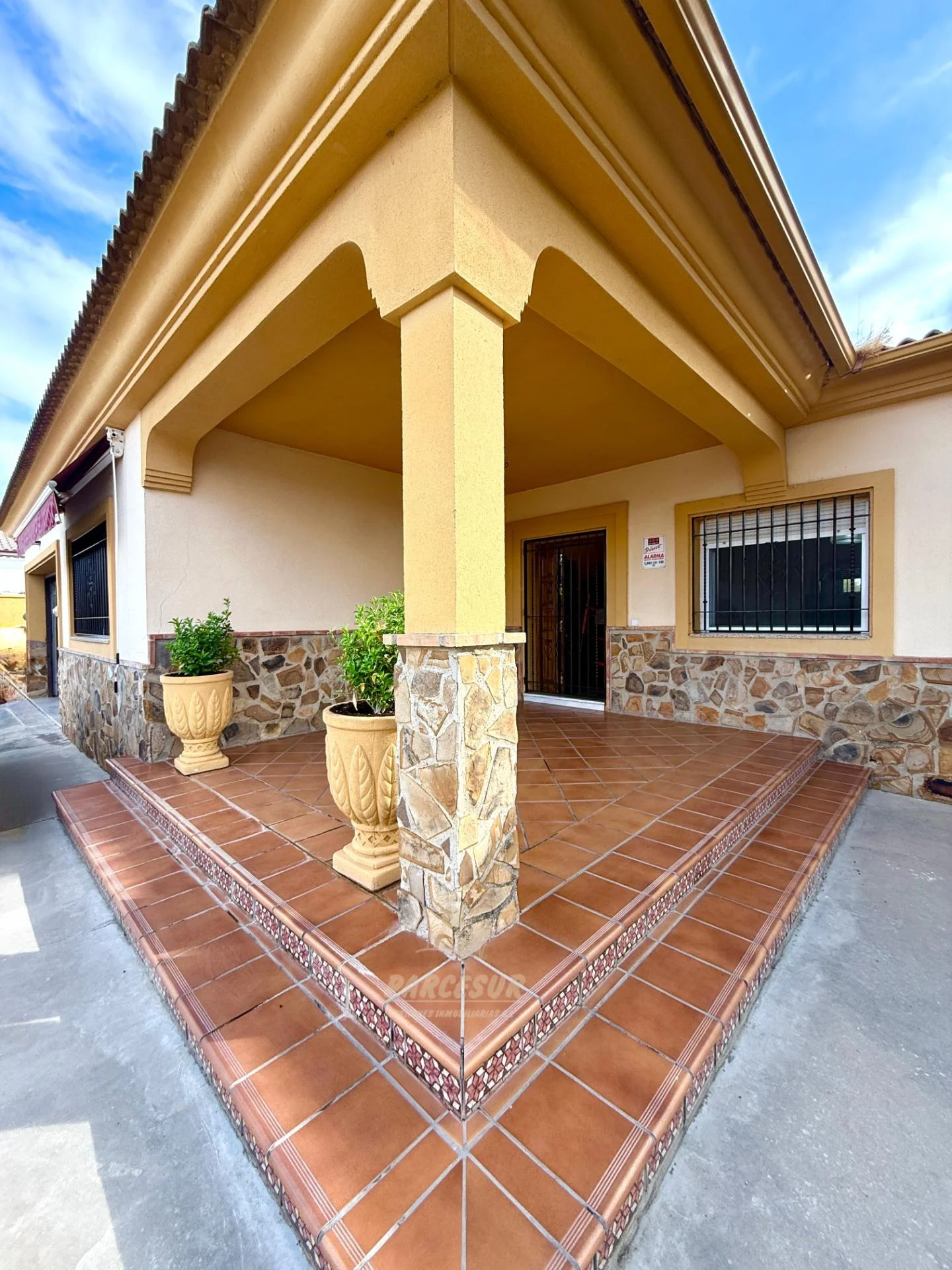 Casa de campo con piscina y terreno