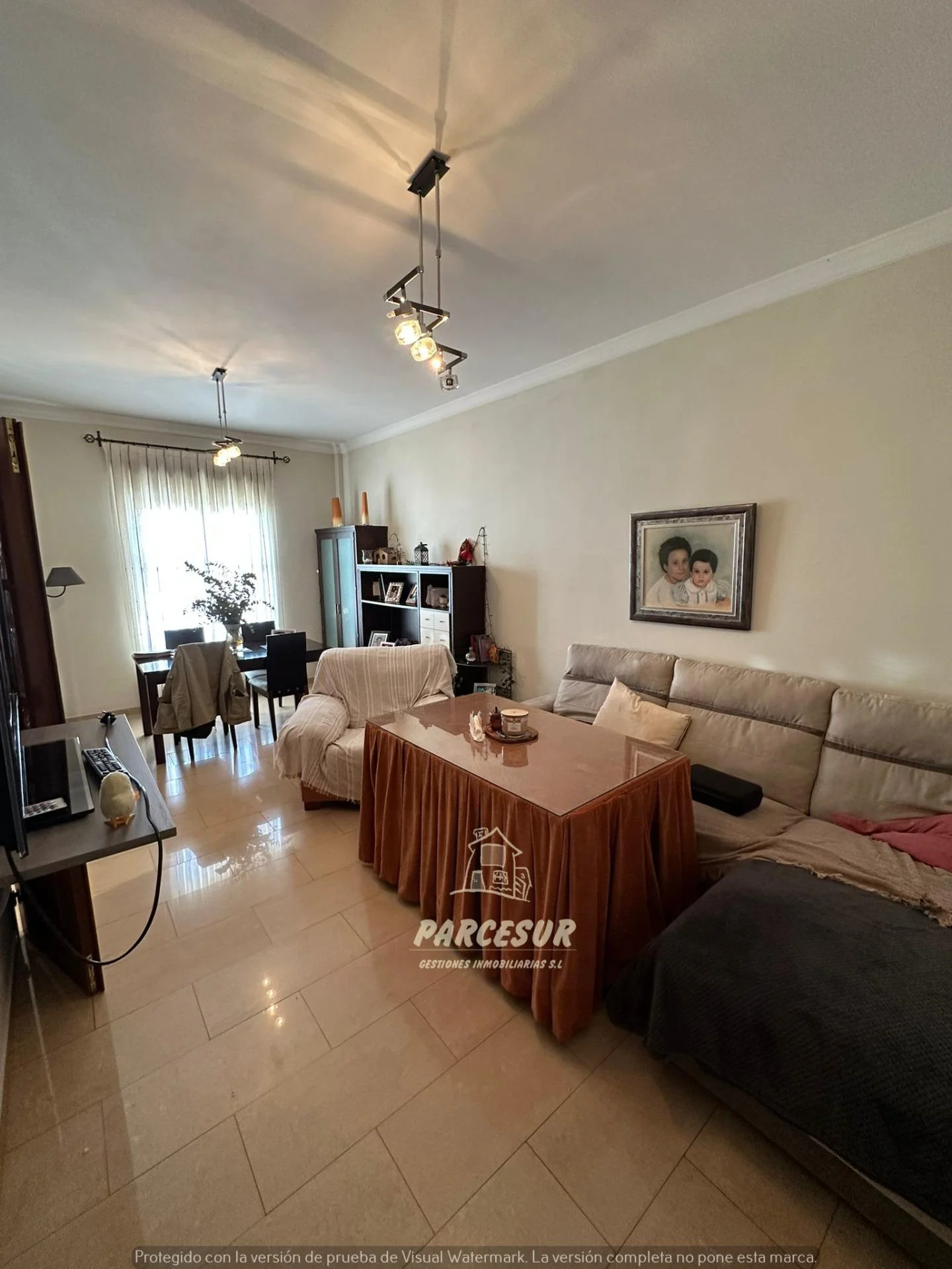Casa hipotecable de cuatro dormitorios con cochera