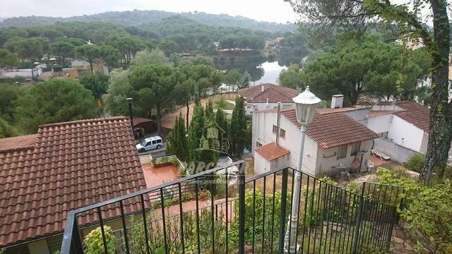 Chalet con apartamento junto al lago