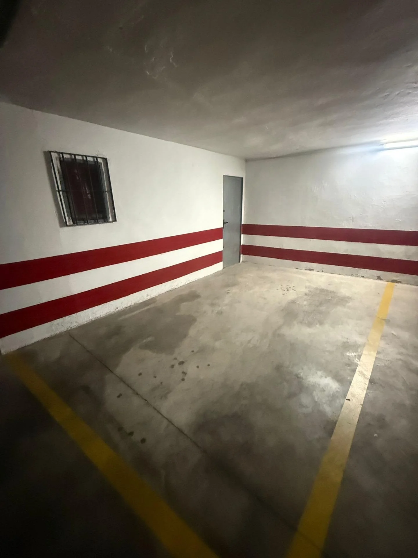 Garage with storage in Córdoba
