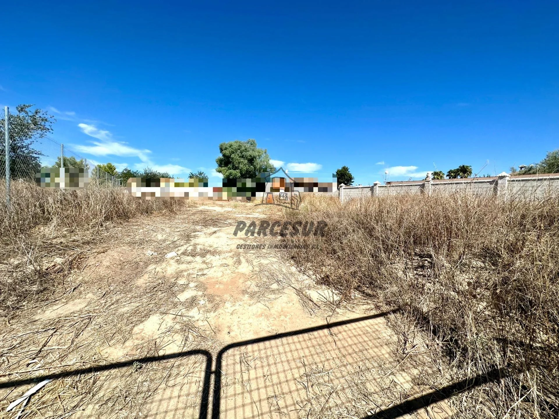 Parcela vallada de 1.250 m² en El Higuerón