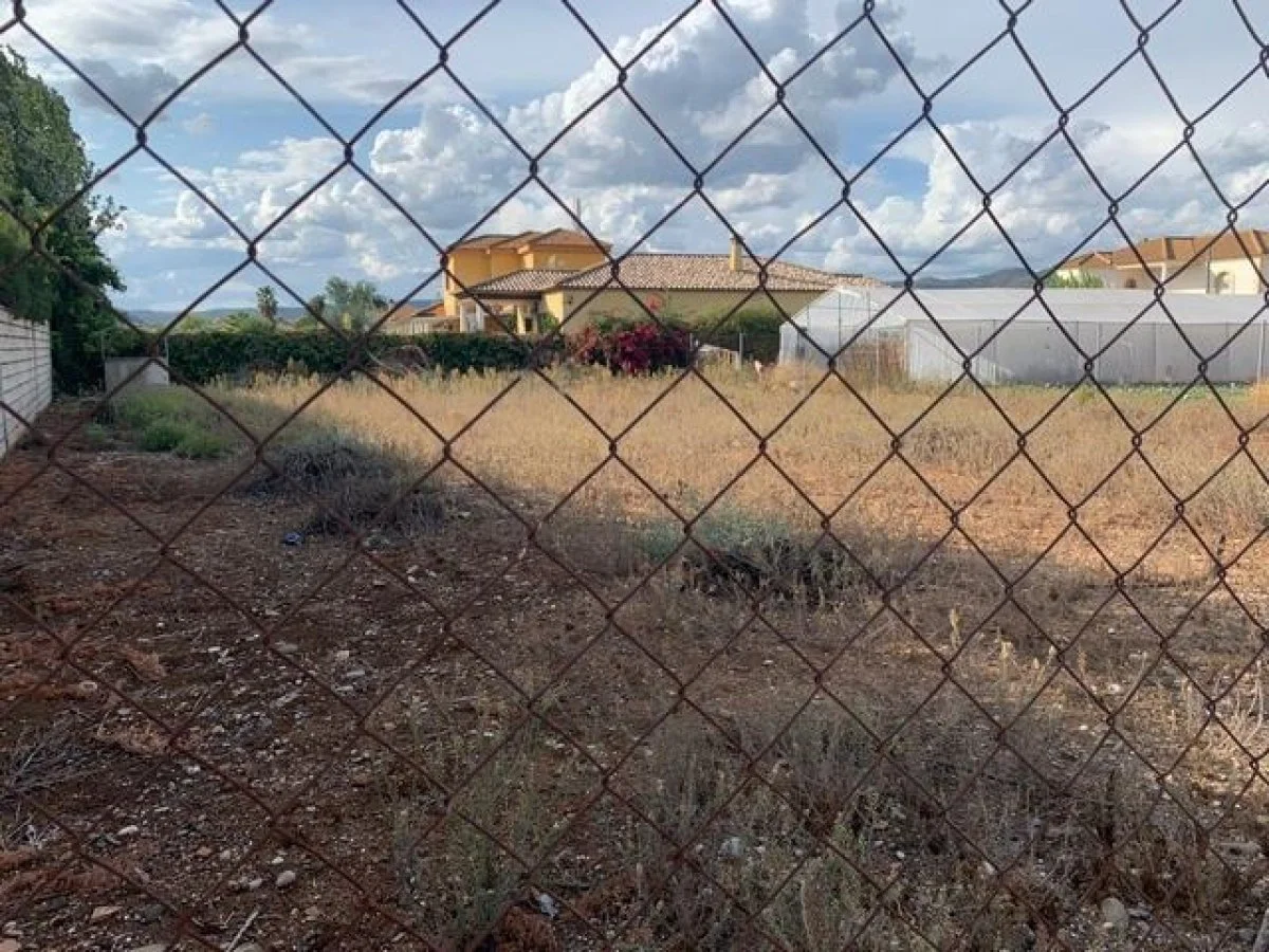 Parcela vallada de 750 m² en Córdoba