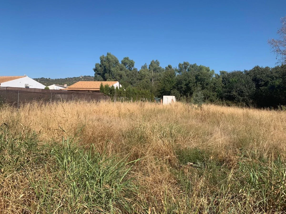 Villarrubia land plot with utilities