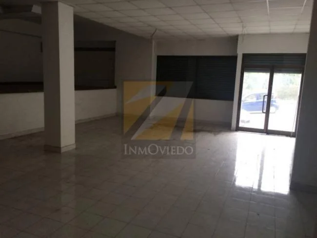 Street-level commercial unit, 180 m²