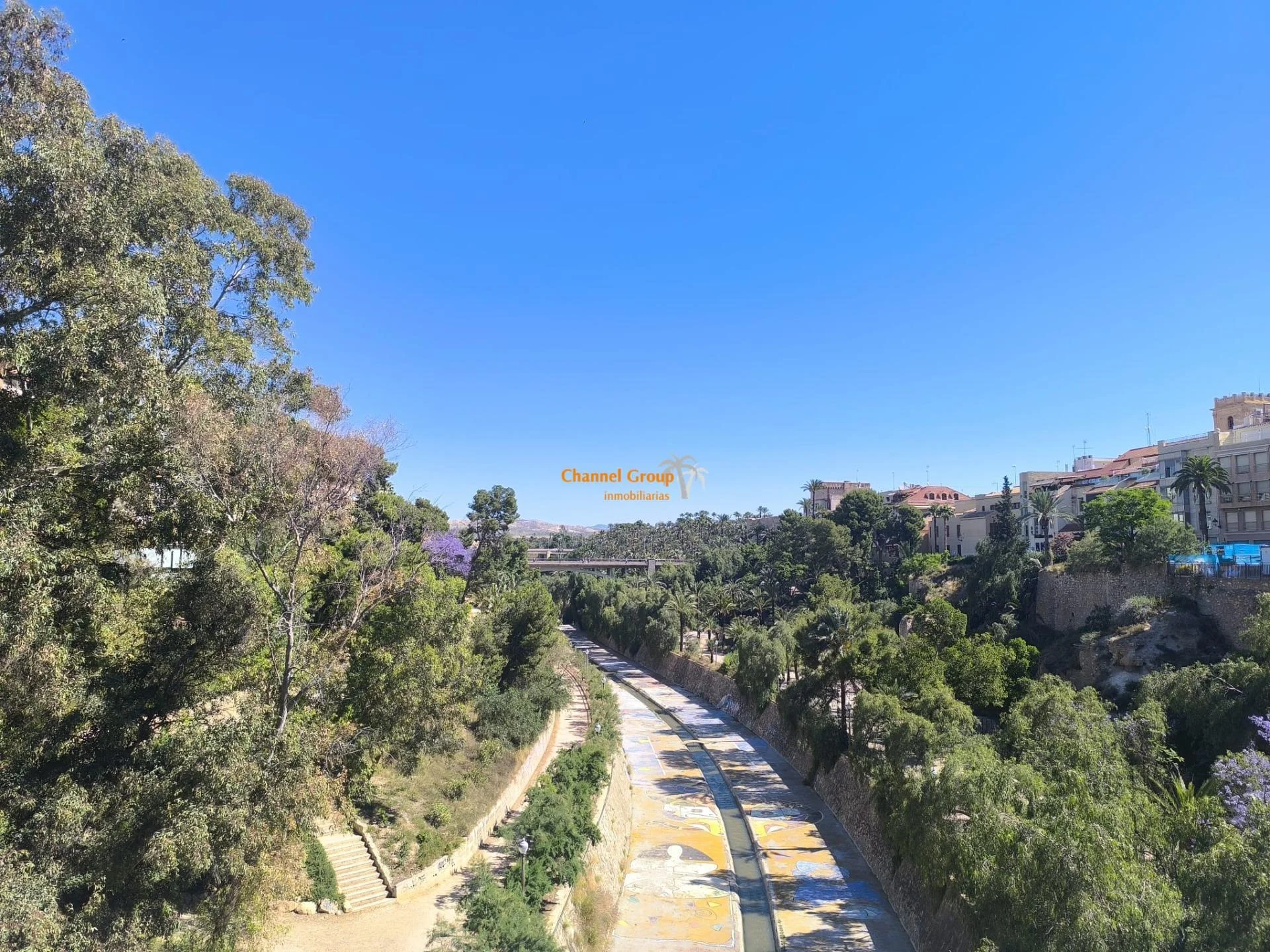 Central Elche flat, 4 bedrooms, reform