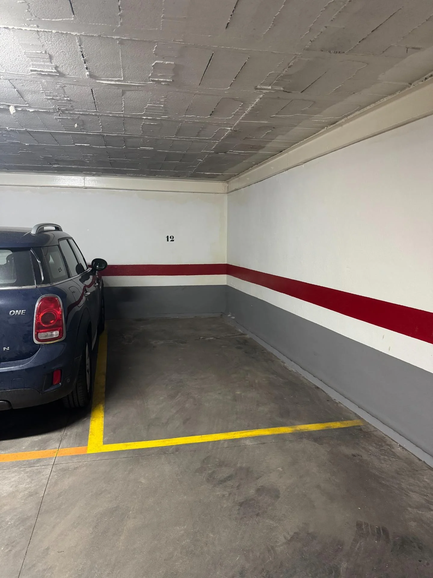 Central parking space, car or motorcycle