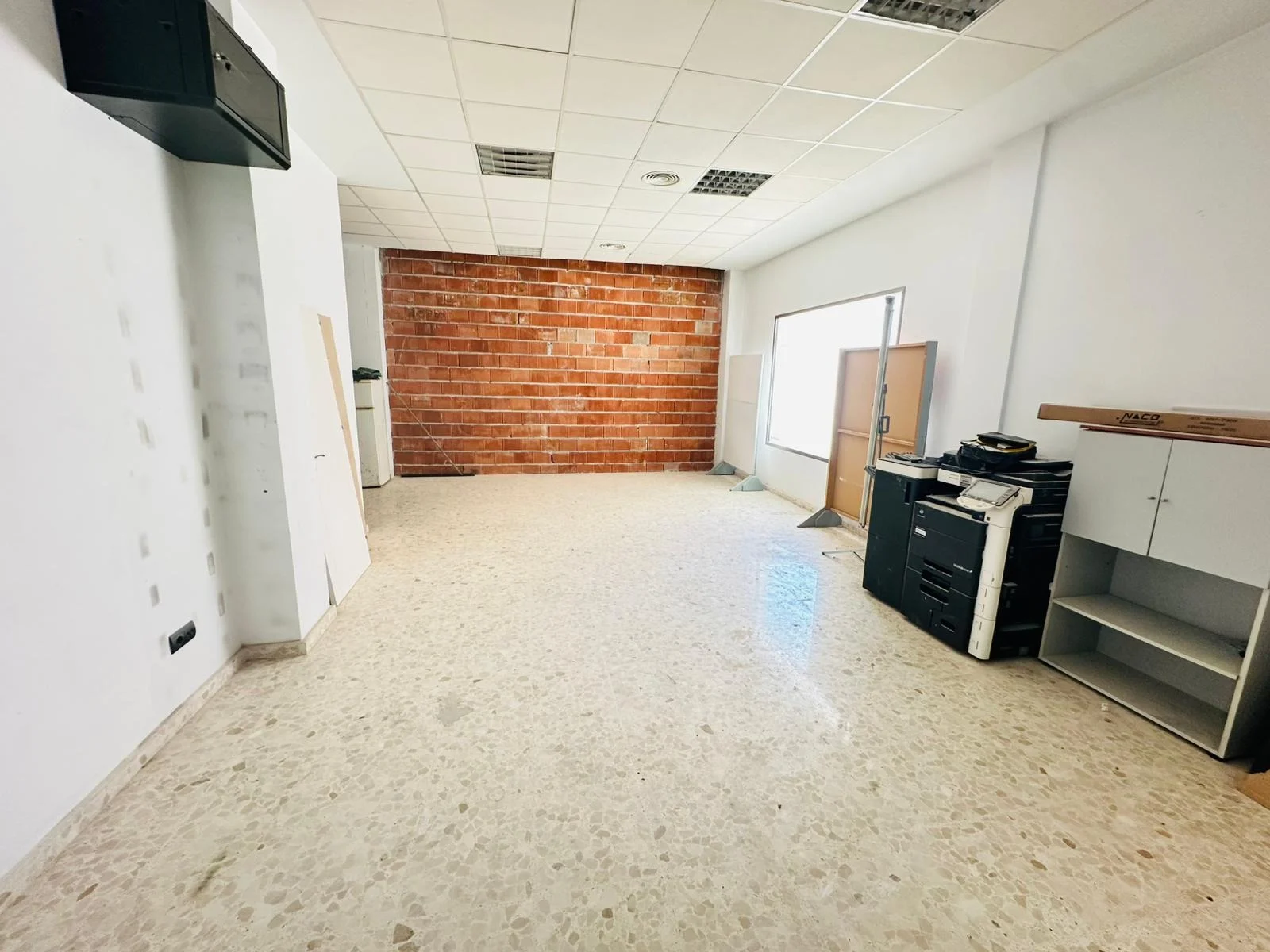 Luminoso local comercial de 169 m²