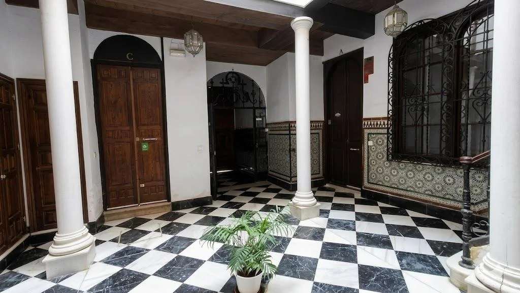 Reformed centre duplex with tourist licence