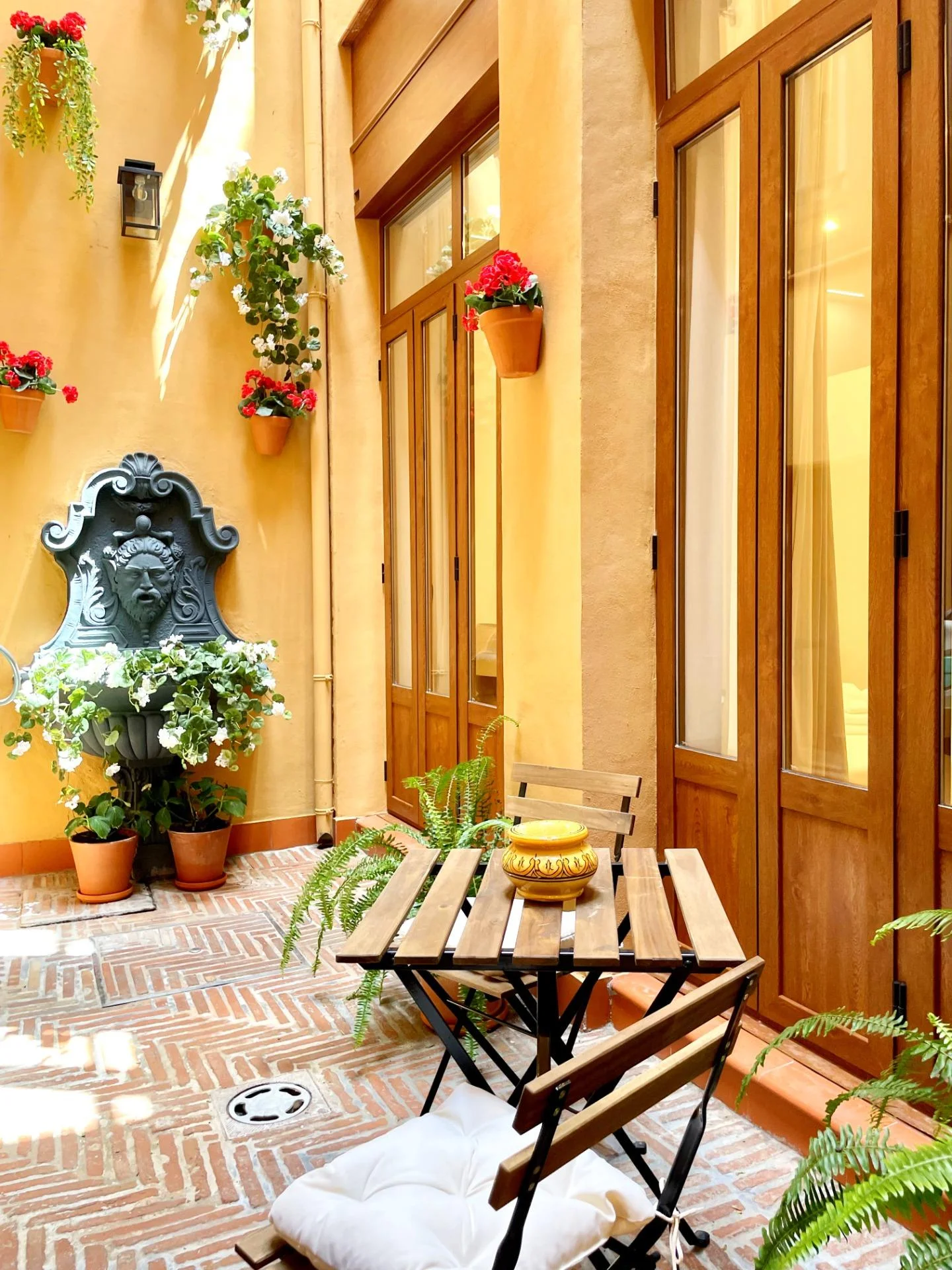 Reformed historic-centre flat, three bedrooms