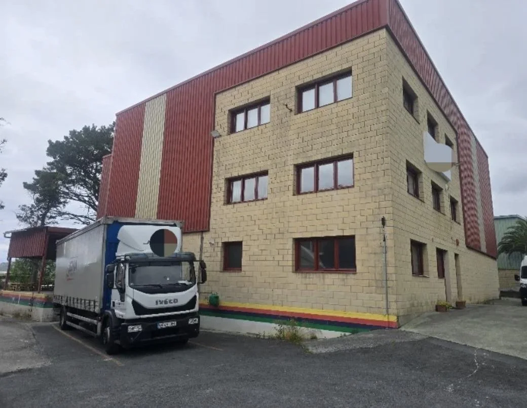 Nave industrial junto al puerto, 990 m²