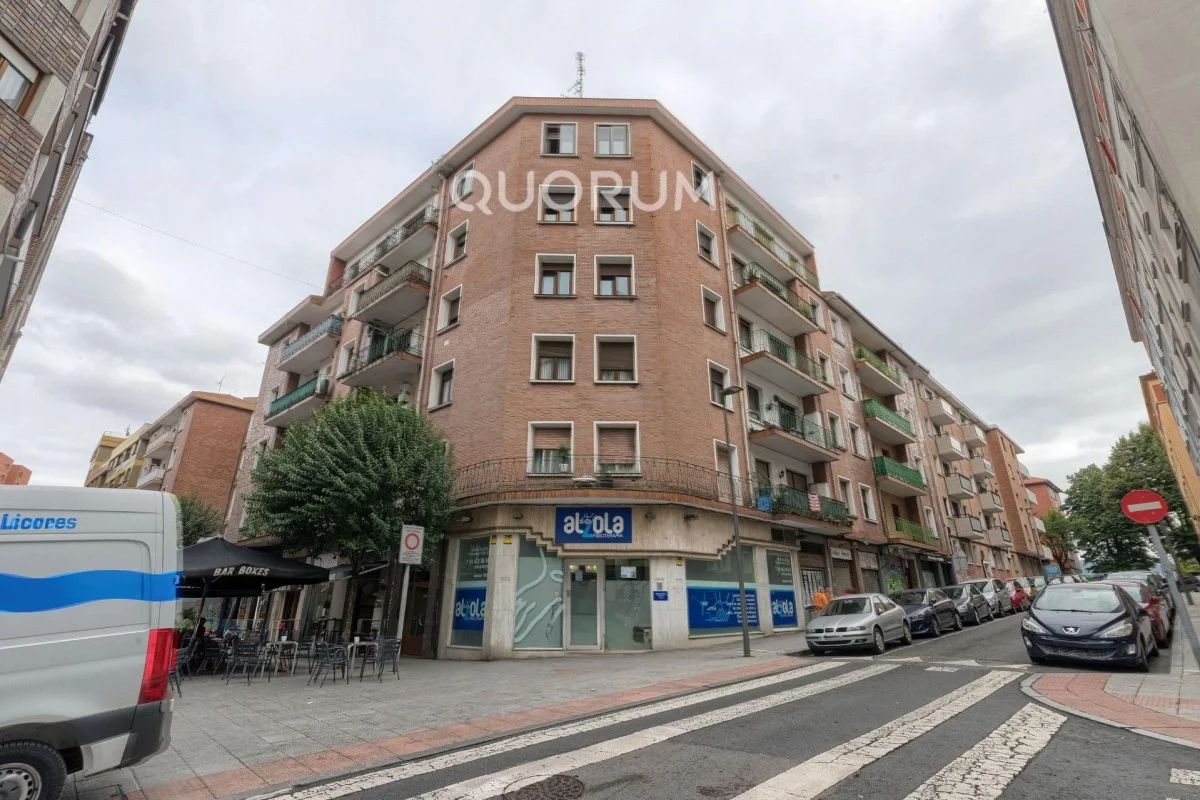 Piso luminoso de dos dormitorios en Basauri