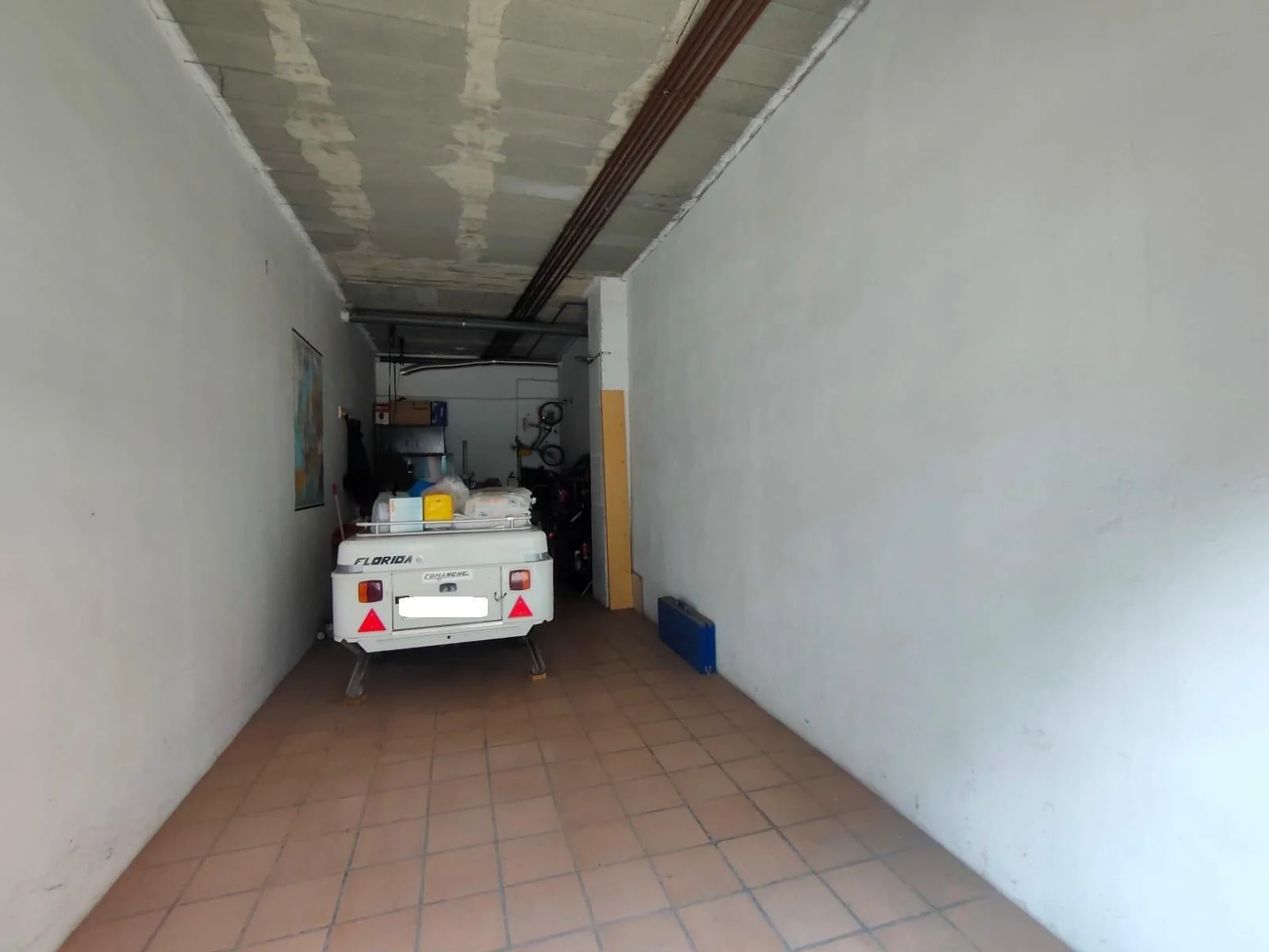 Commercial unit with two-car parking