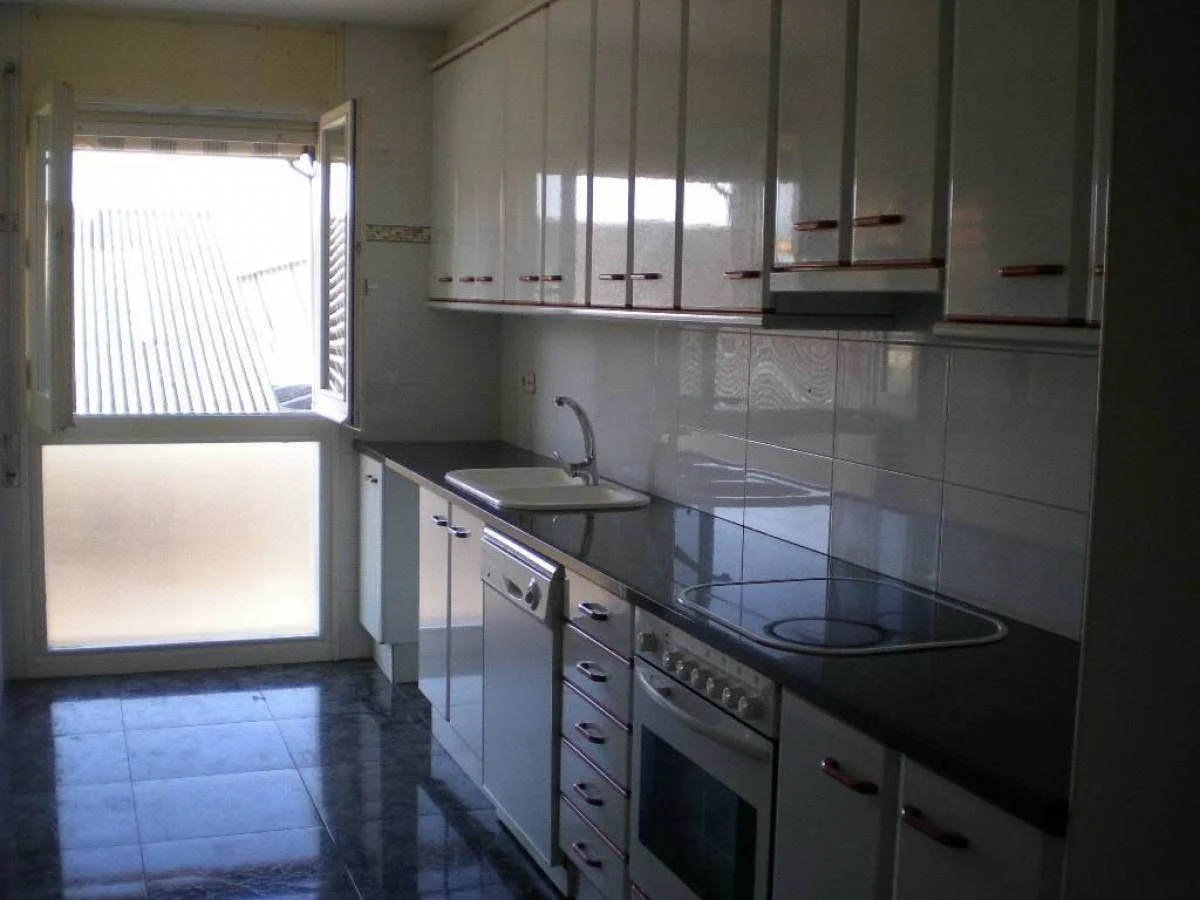 Exterior Manresa flat with communal terrace