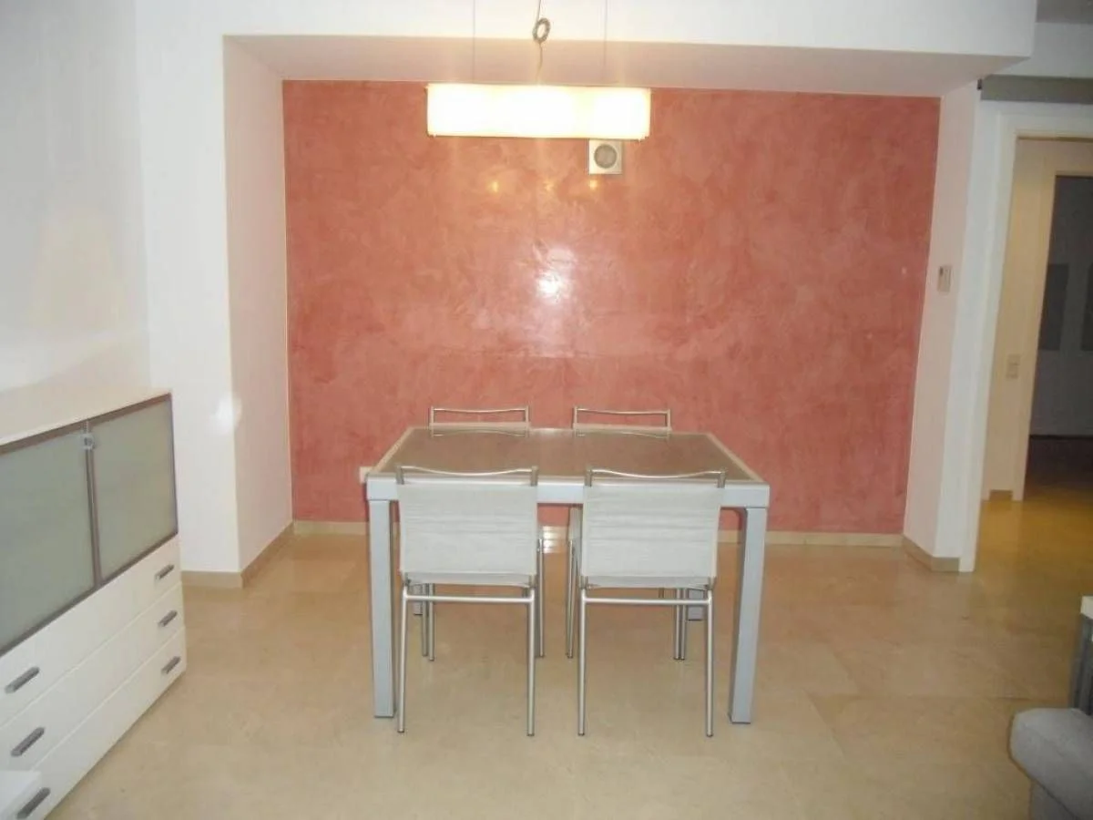 Bright furnished flat with parking