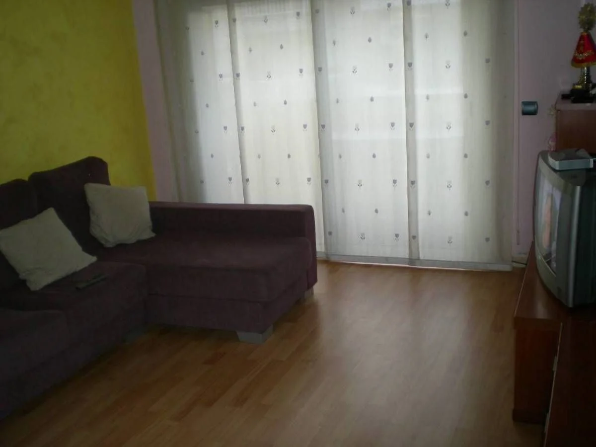 Spacious Manresa flat, 4 bedrooms