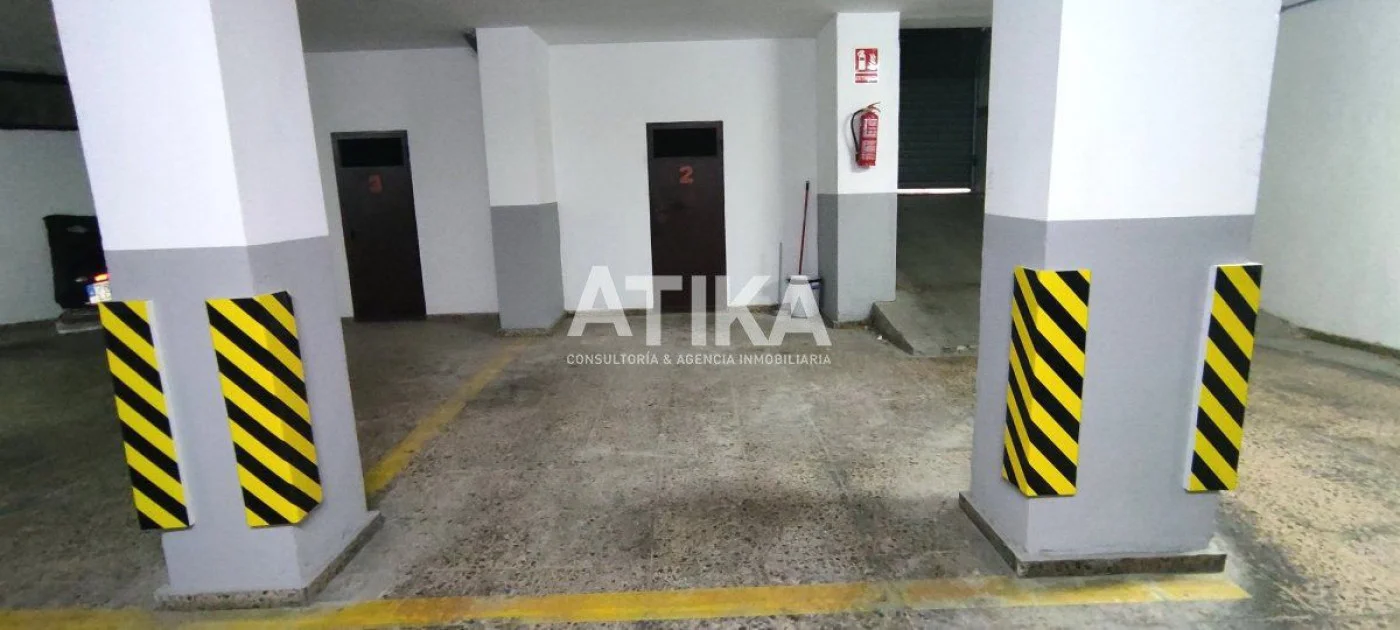 Garage with storage in El Llombo