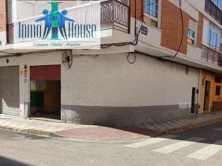 Corner commercial premises near hospital