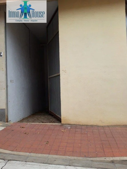 Reformable commercial unit near hospital