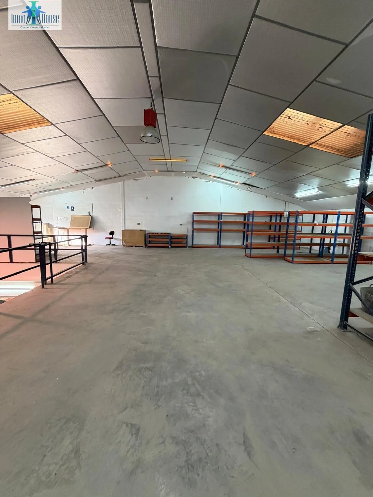 Equipped industrial warehouse in Campollano