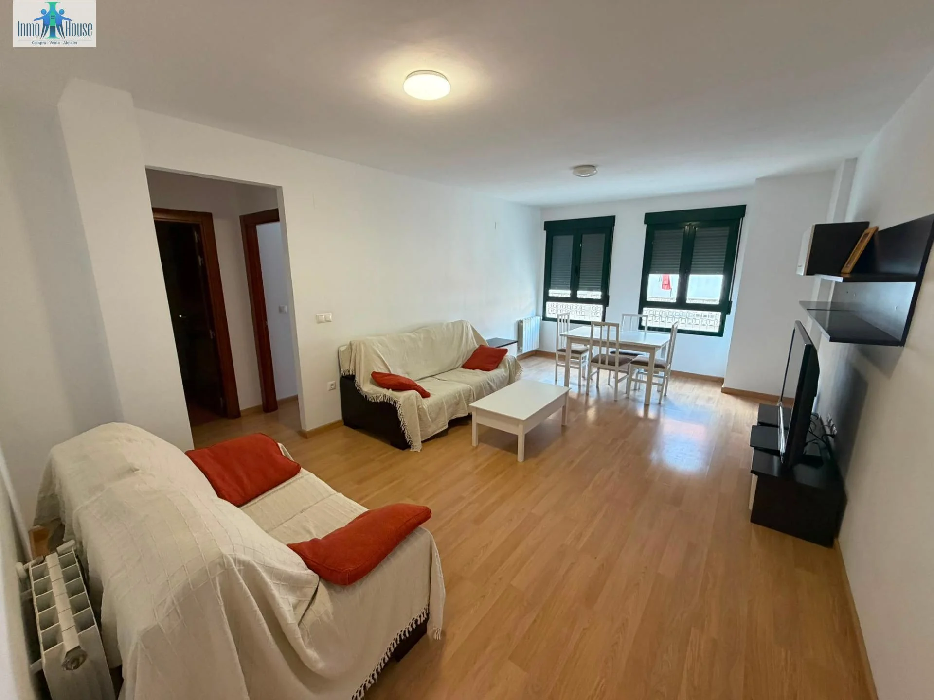 Bright Chinchilla flat, 2 bedrooms