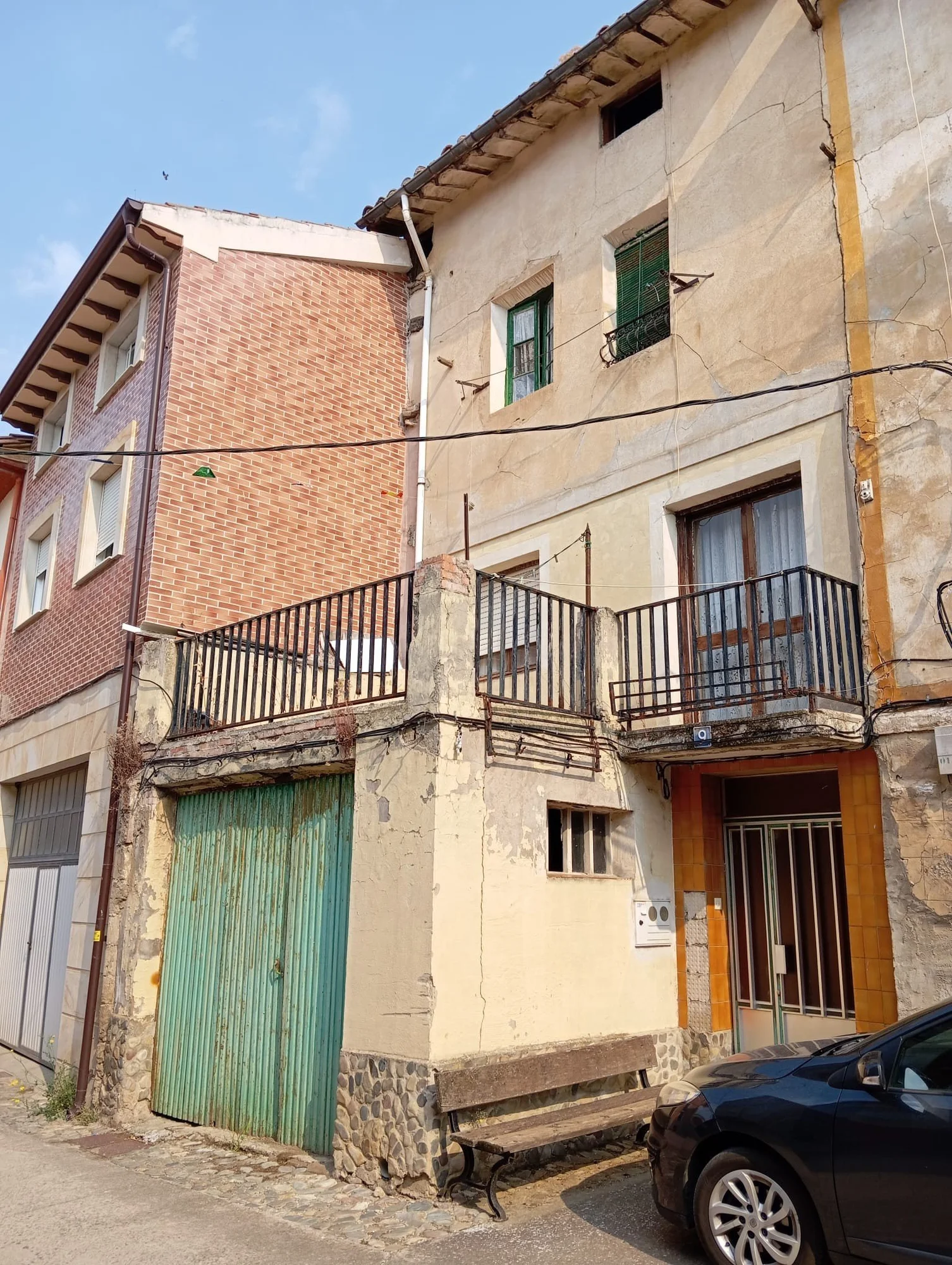 Central Cerezo house with four bedrooms