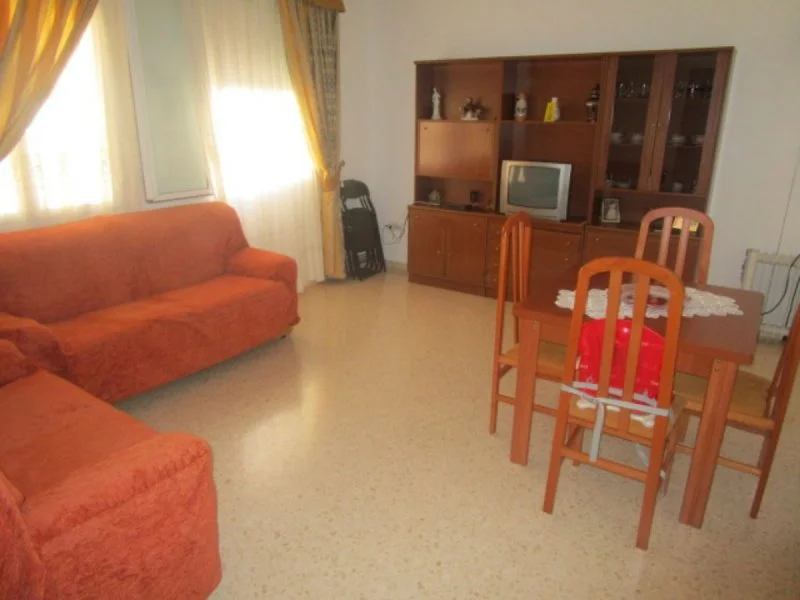 Casa céntrica en Almuradiel, tres dormitorios