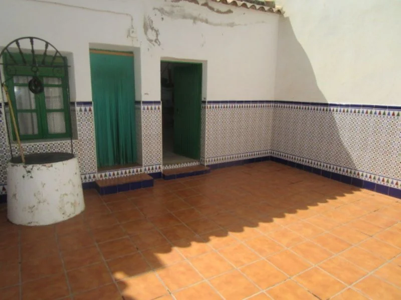 Good-condition town house, 5 bedrooms