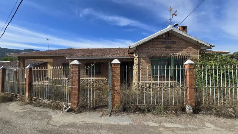 Chalet rural grande con parcela de 8 hectáreas