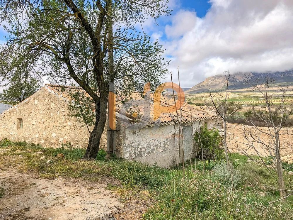 Cortijo rural con parcela de 2.276 m²