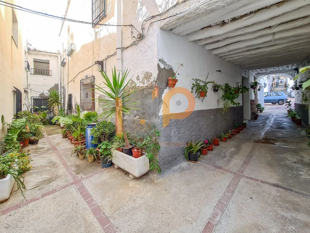 Casa para reformar en Somontín, cinco dormitorios