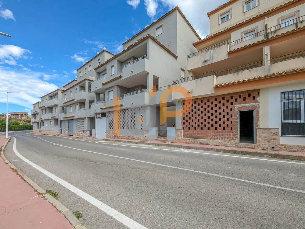 Street-front commercial unit, 140 m²