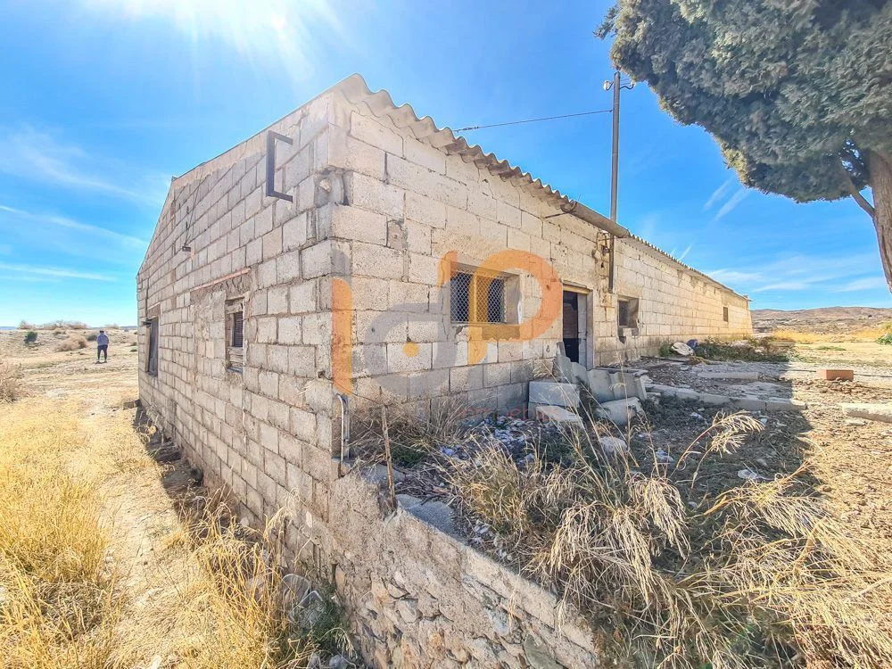 Nave industrial en Santopetar, 256 m²