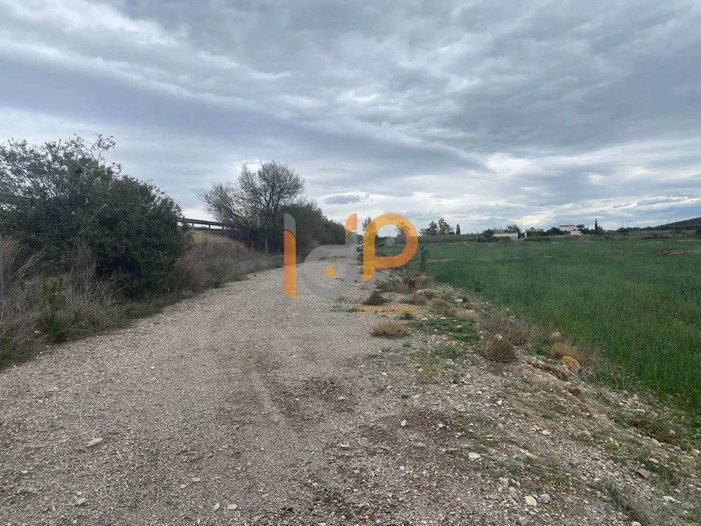 Large rural plot near Huércal-Overa